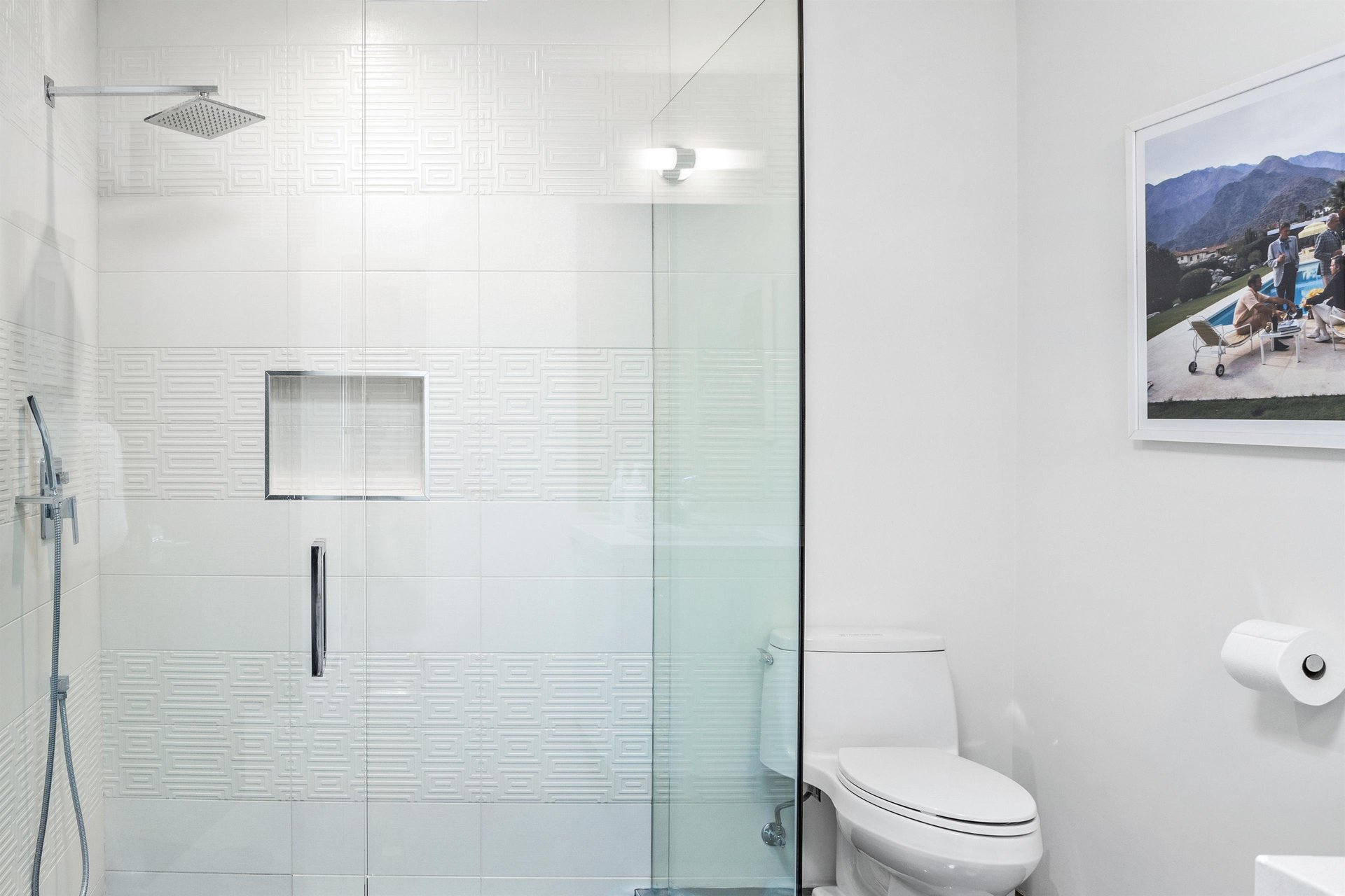 Ensuite bath with walkin shower