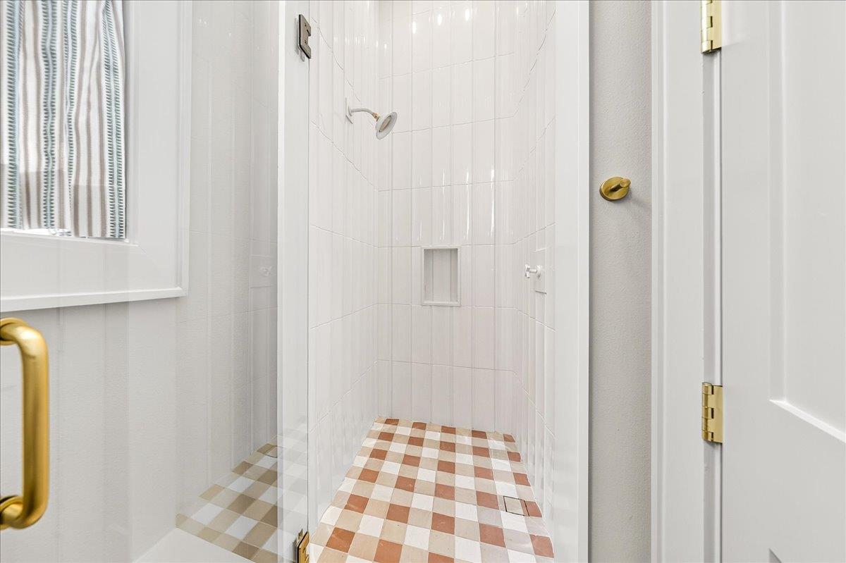 1st Floor, Bunk Bathroom
