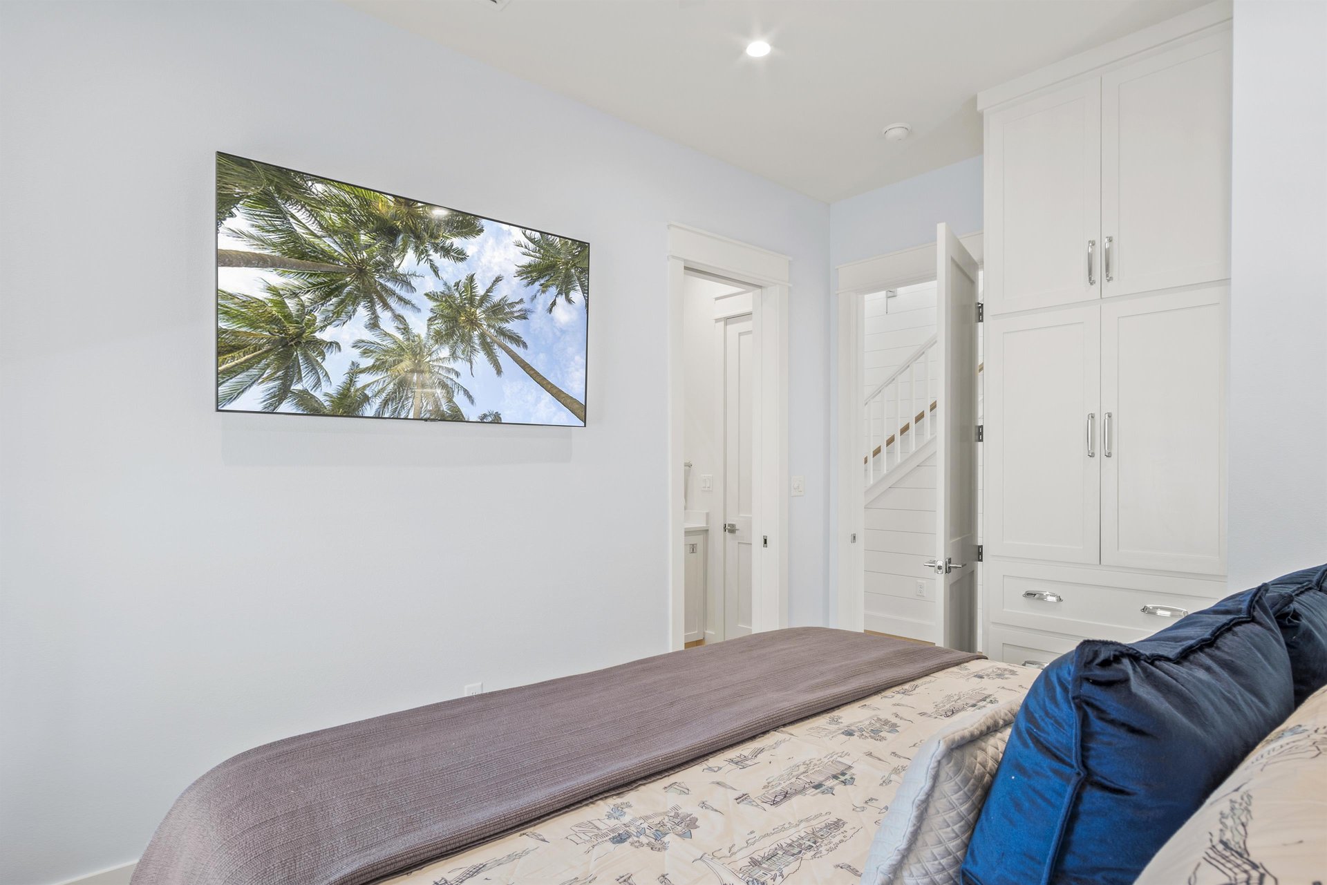 King Bedroom, 1st Floor