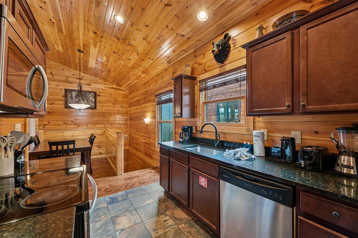 06Kitchen