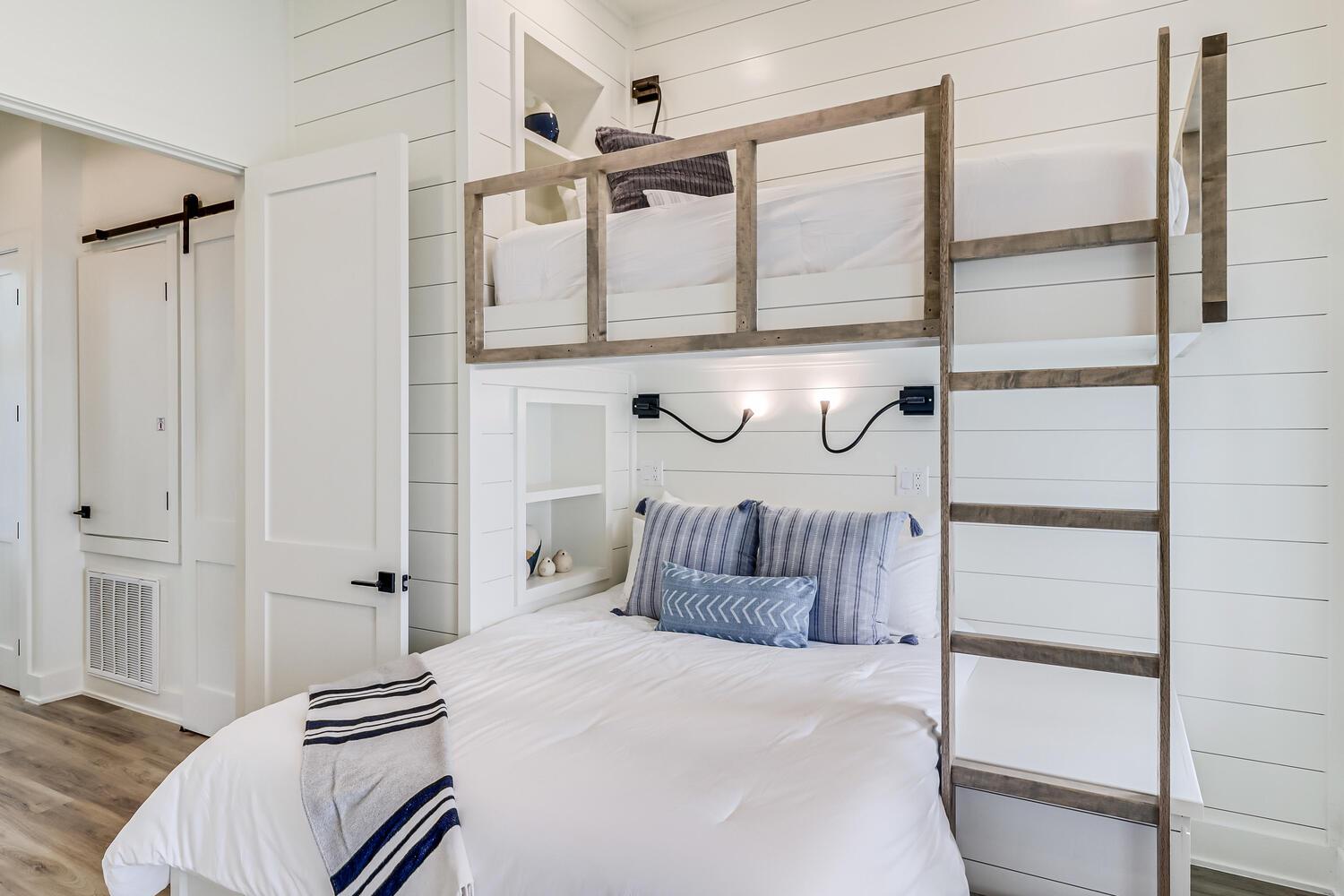 TwinQueen Bedroom, 1st Floor