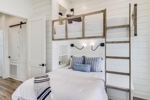 TwinQueen Bedroom, 1st Floor