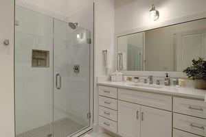 2nd Floor Queen Bathroom