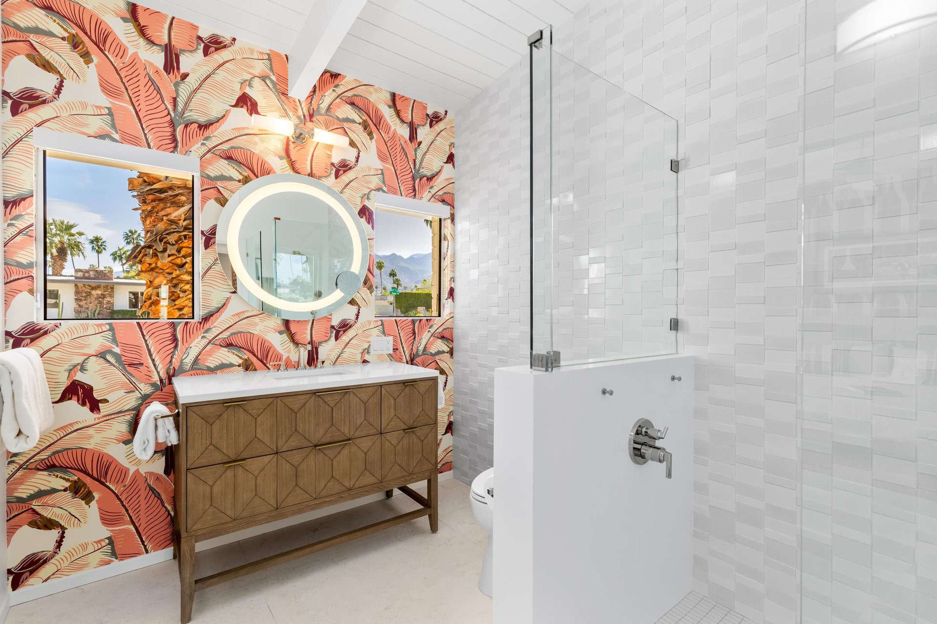 Guest en suite bathroom