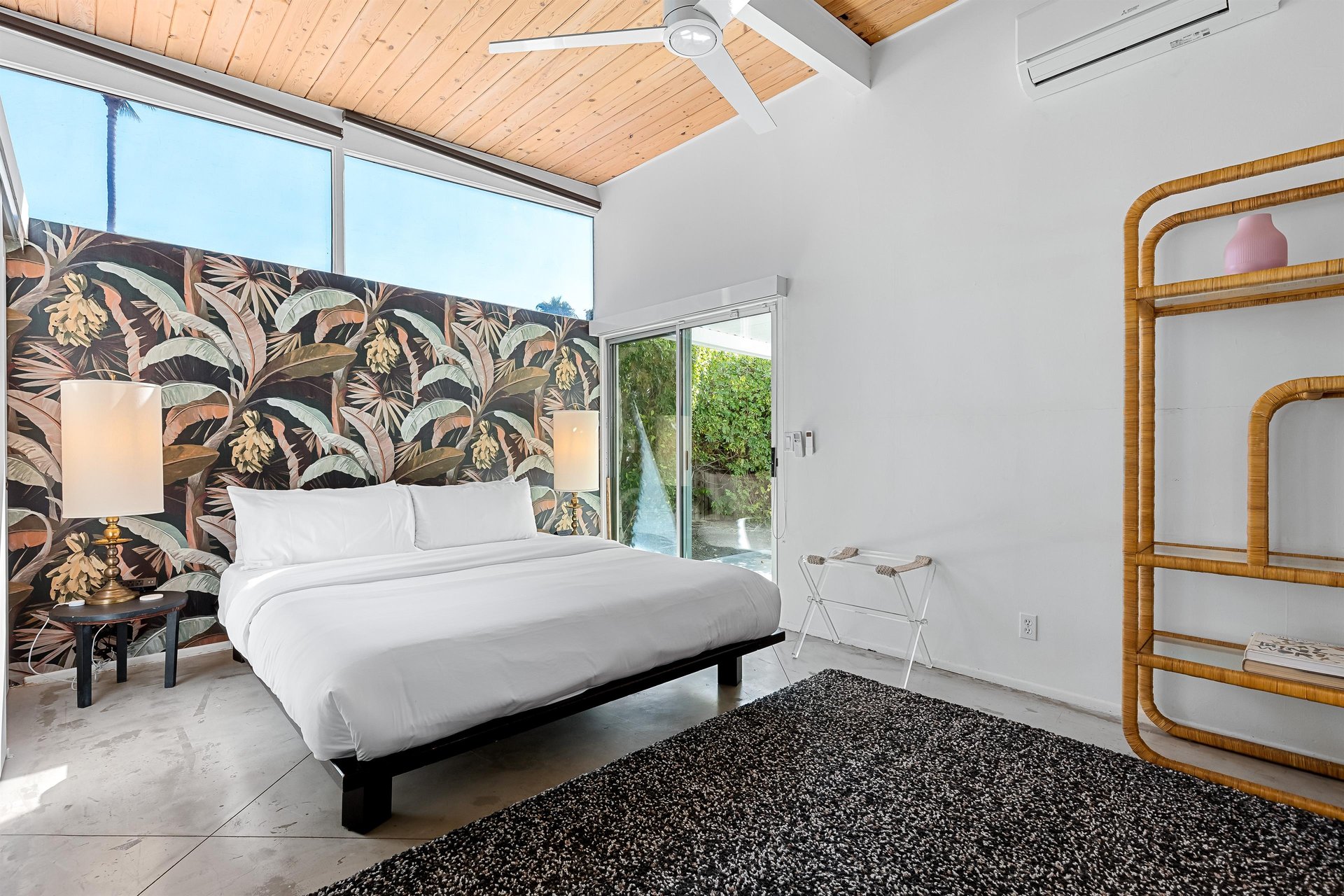Trendy bedroom wallpaper