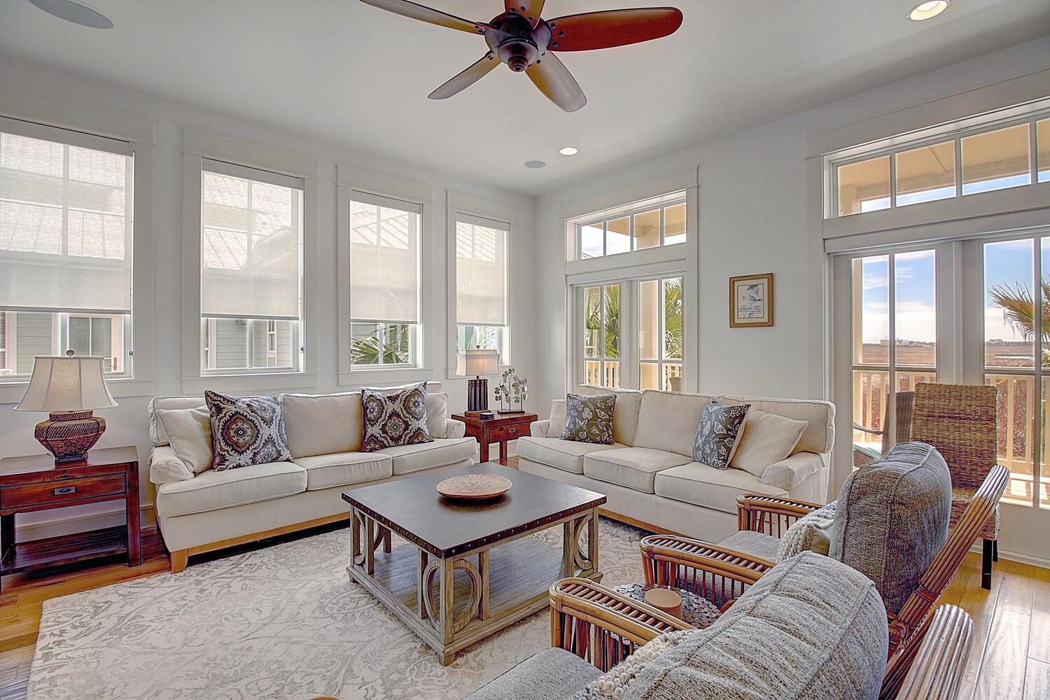 2nd Floor, Living Area