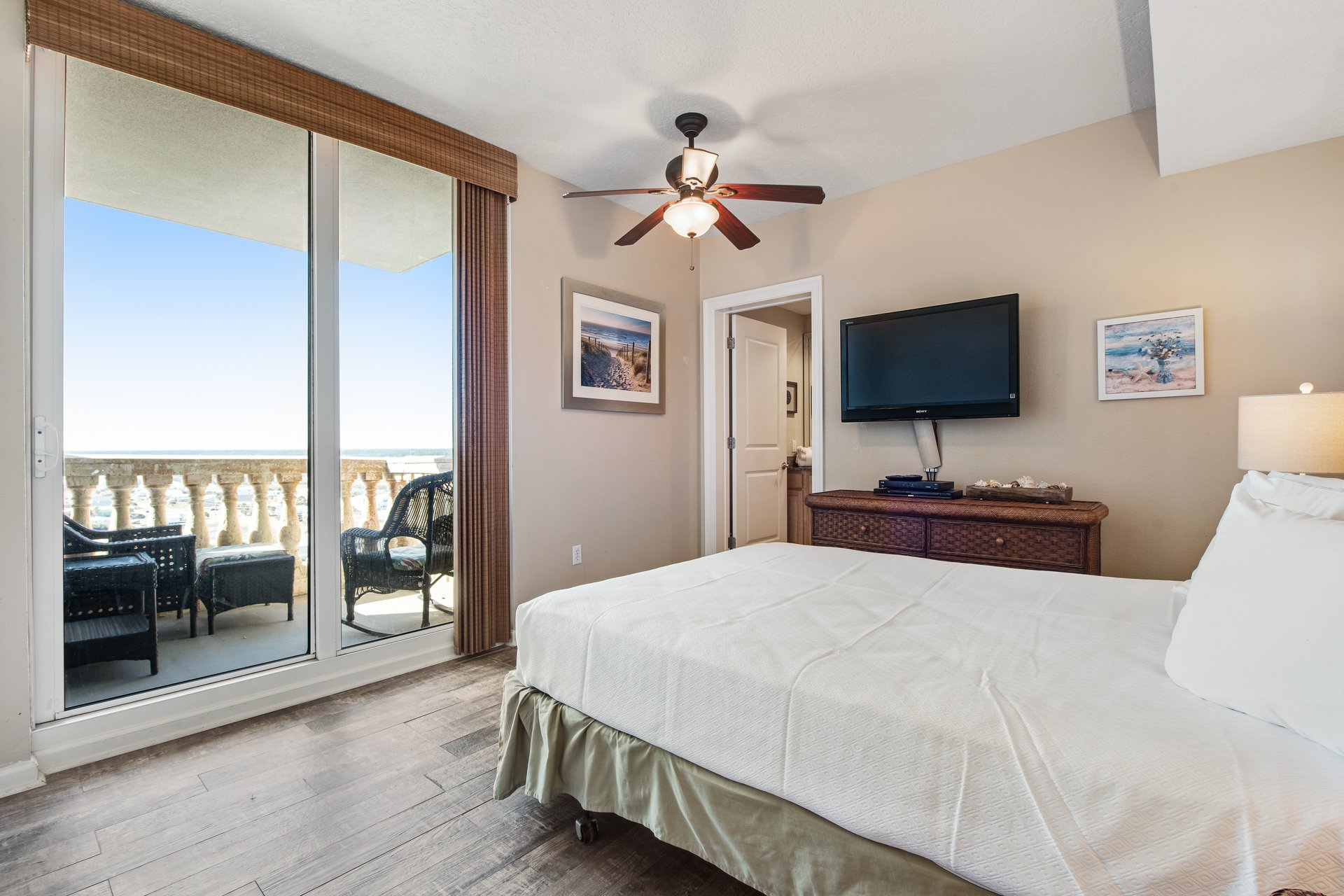 The Colonnades 1503 25