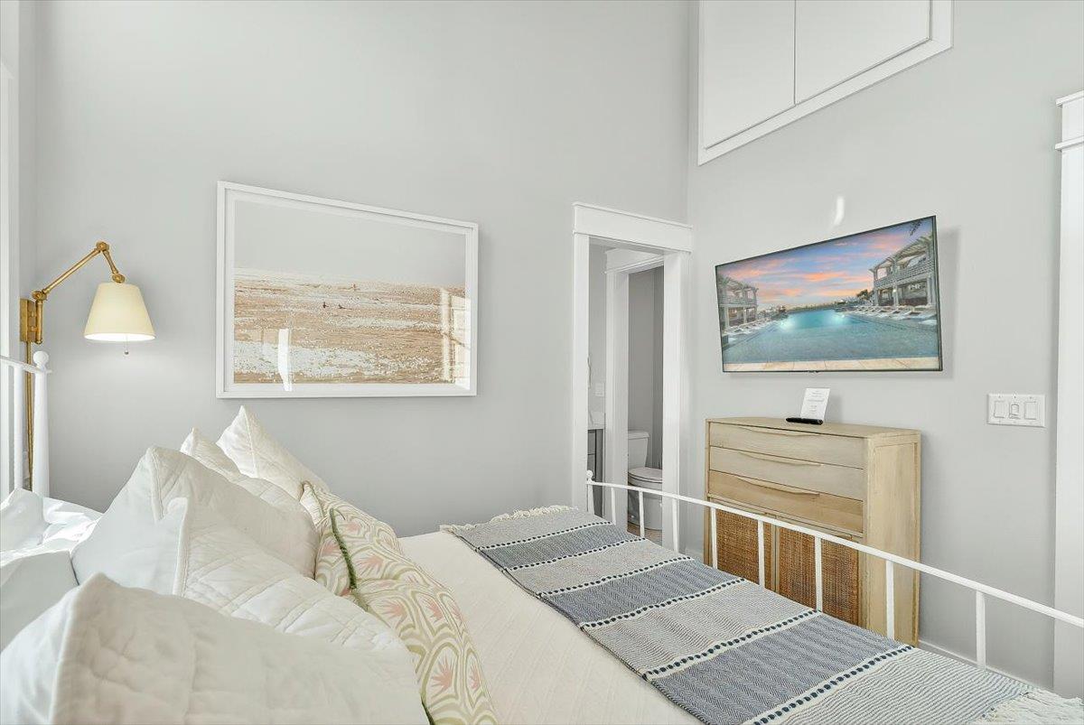 King Bedroom, 2nd Floor