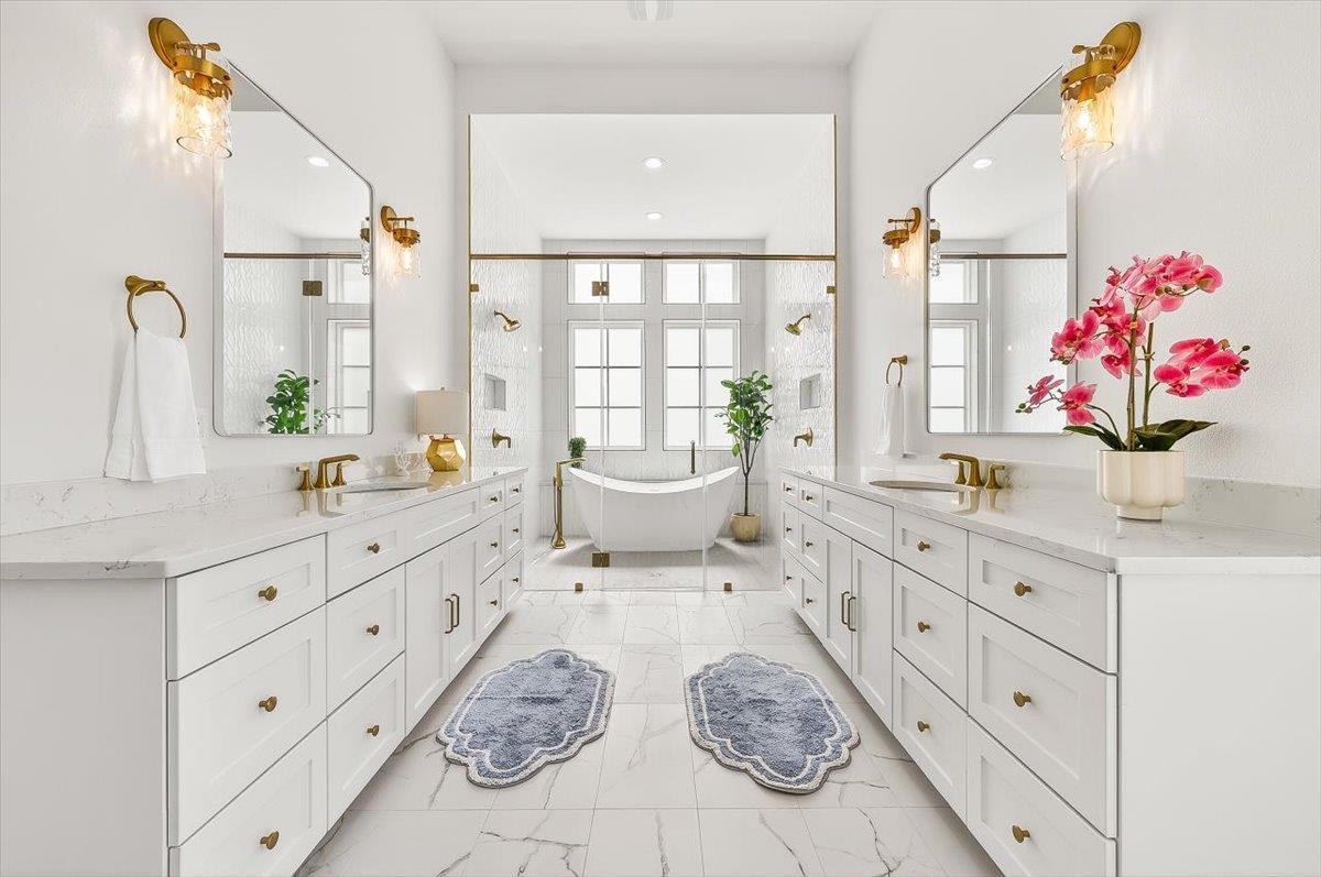 2nd Floor, Primary King Bathroom