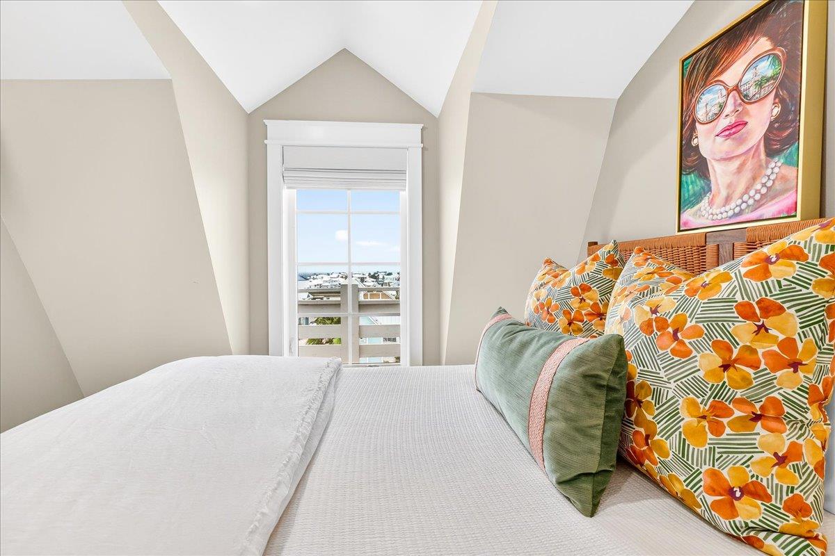 2nd Floor, Queen Bedroom