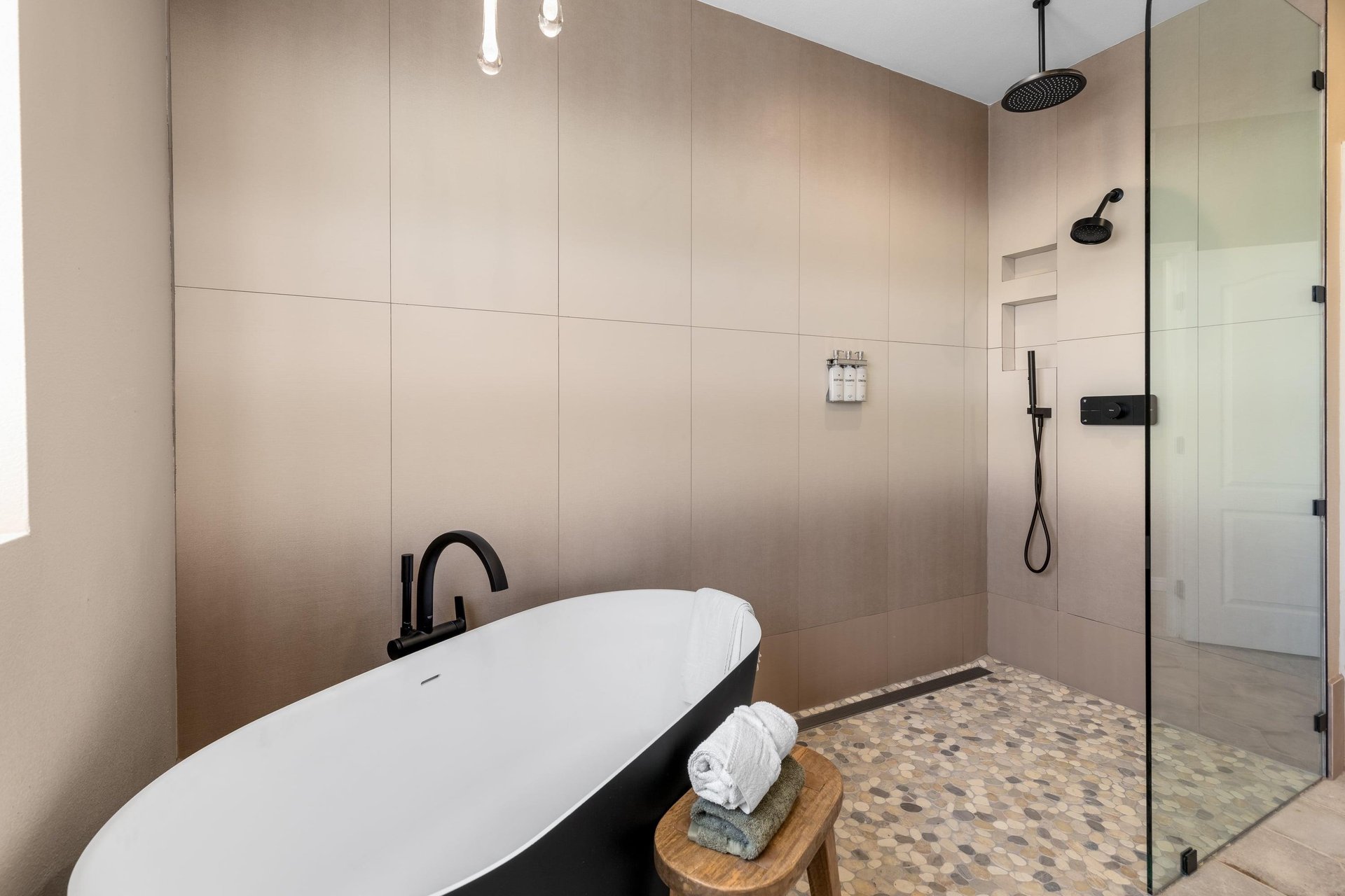 Spacious shower with bathtub