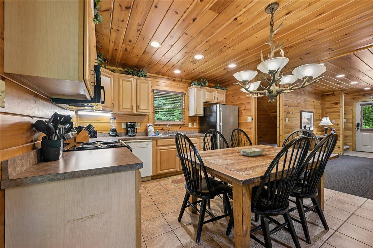 08Kitchen