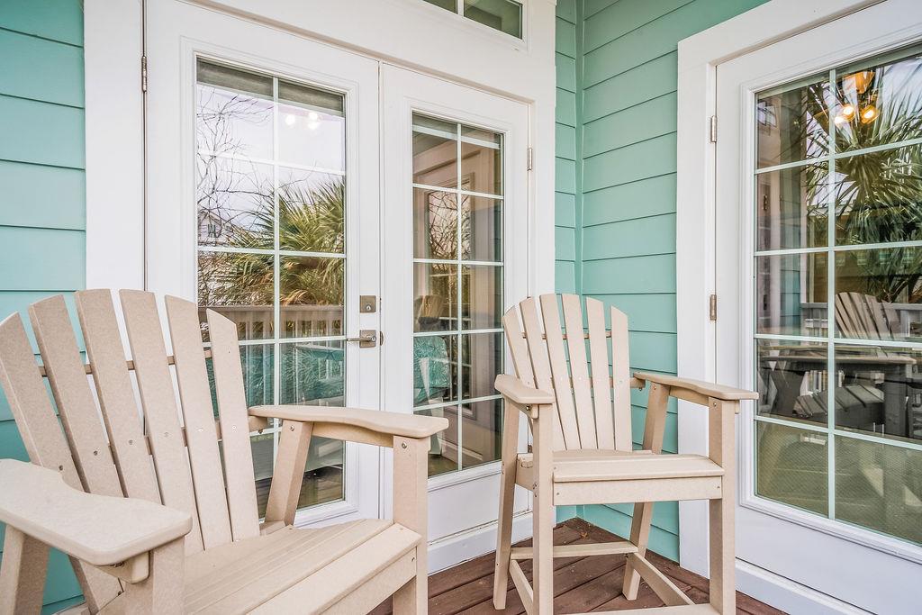 Shared Front Balcony, 2nd Floor
