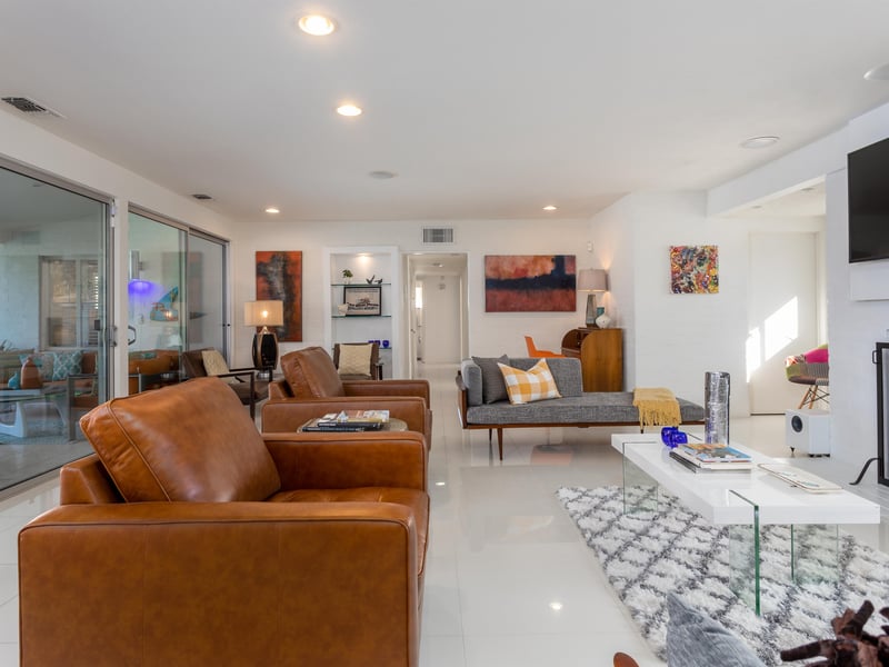 Freeflowing living room