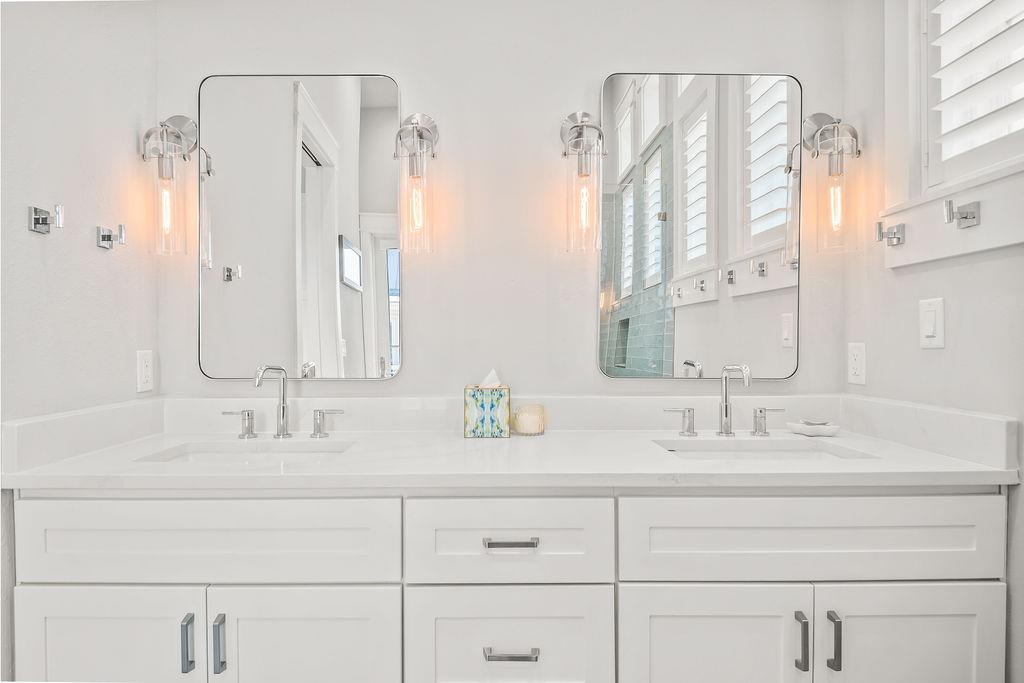 Primary Bathroom, 2nd Floor