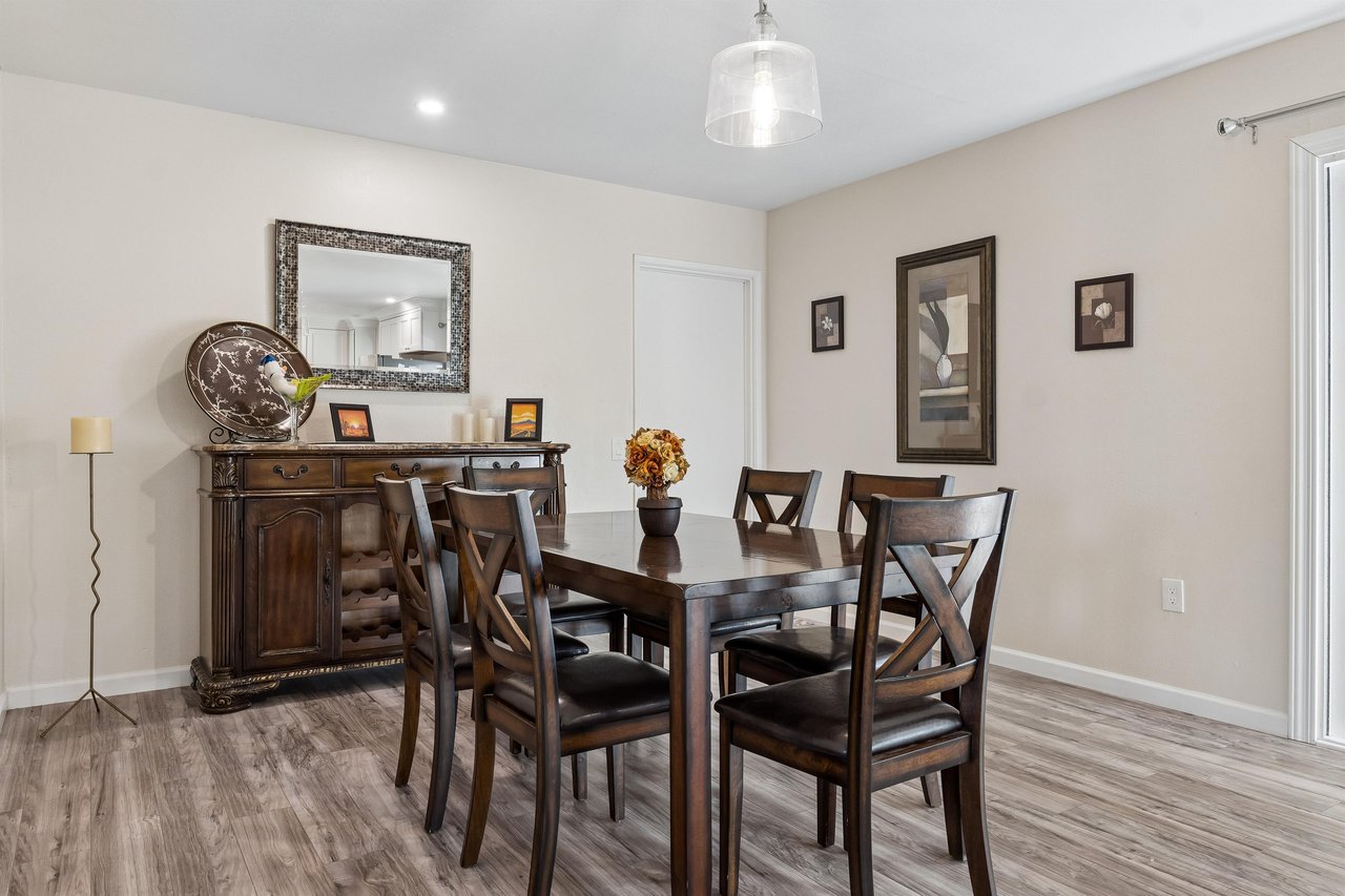 Located next to the living room and kitchen. Table and chairs for up to 6 guests.