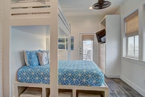 TwinQueen Bunk Room With Balcony Access