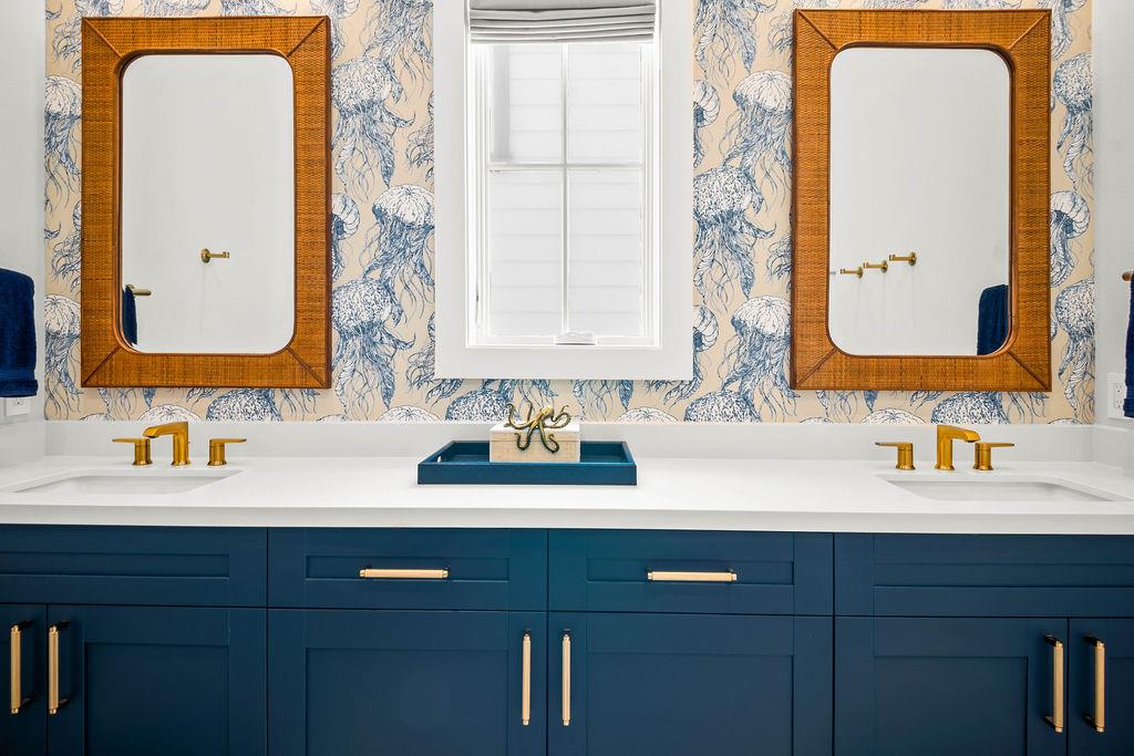 4th King Bathroom, 2nd Floor