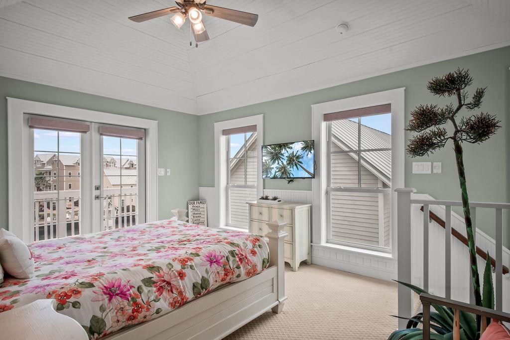 Queen Bedroom, 3rd Floor