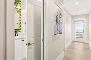 2nd Floor, Shared Bathroom