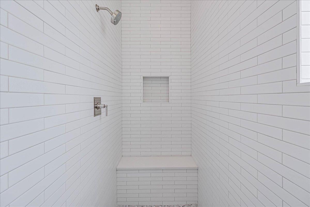 Shared Bathroom, 3rd Floor