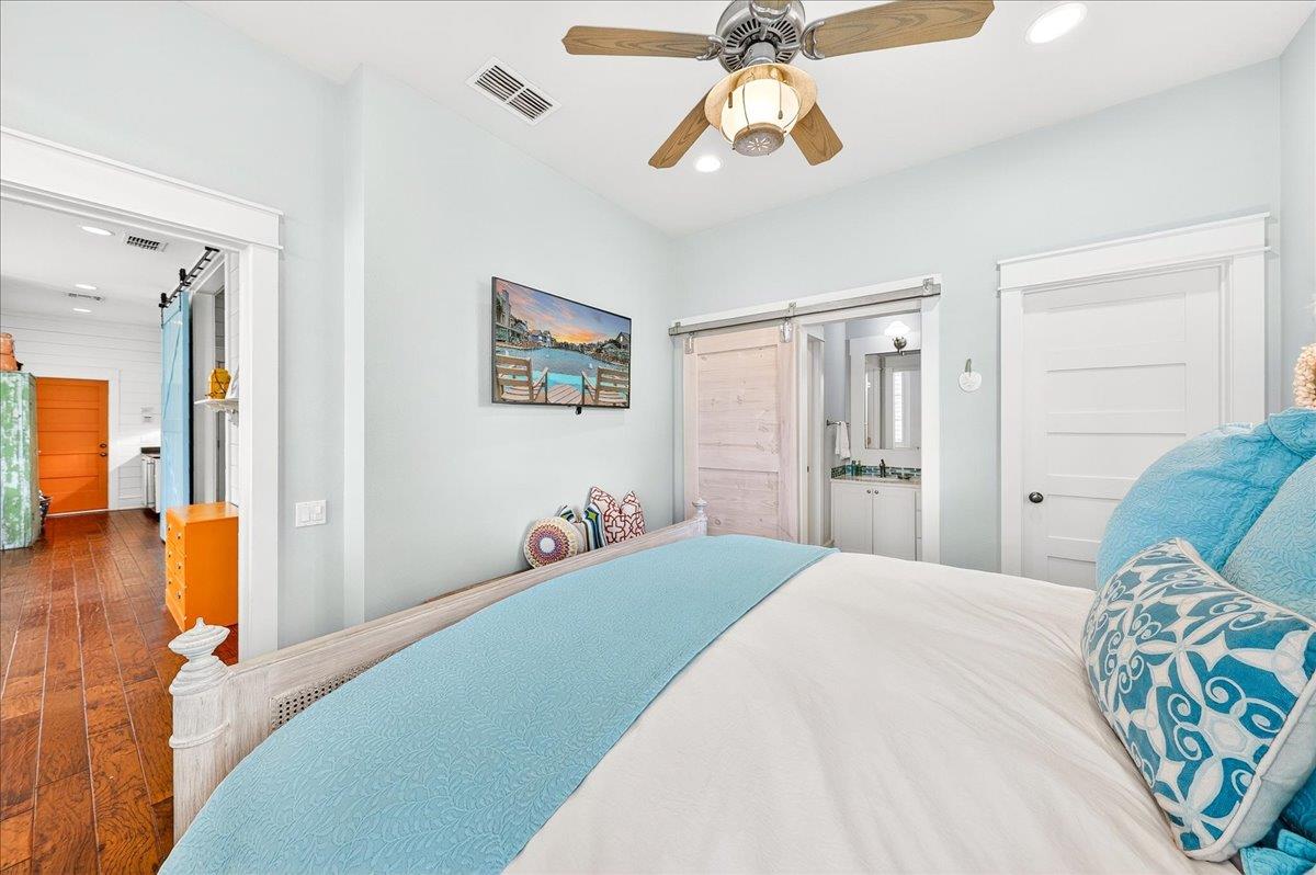 1st Floor, King Bedroom