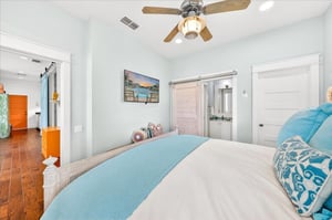 1st Floor, King Bedroom