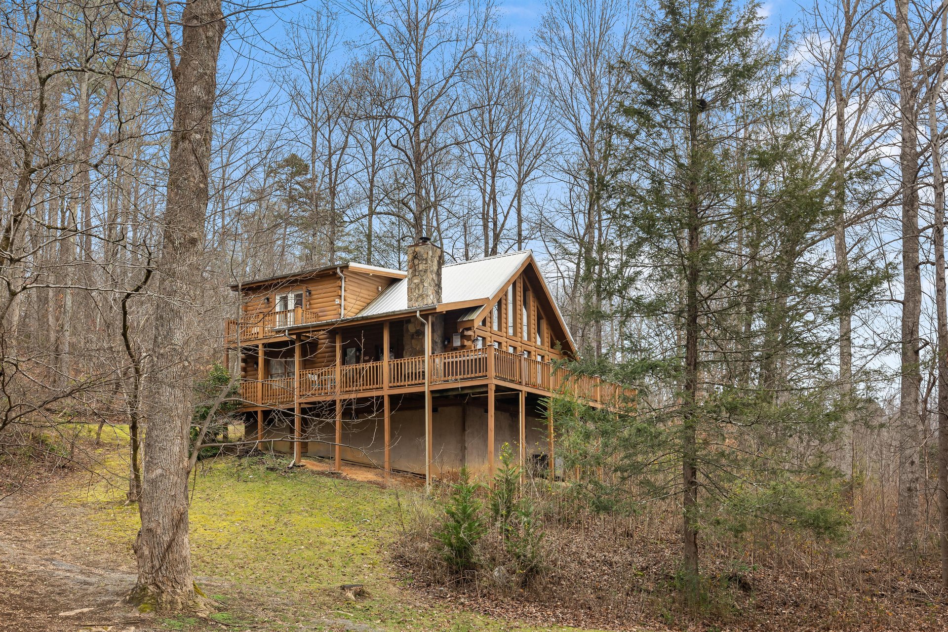 Sideback of Bear Necessities cabin