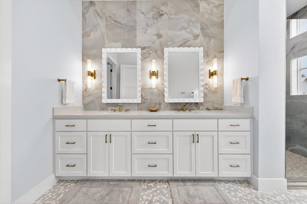 2nd Floor, Primary King Bathroom
