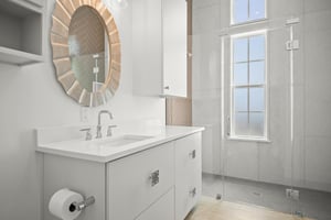 Second King Bathroom, 2nd Floor