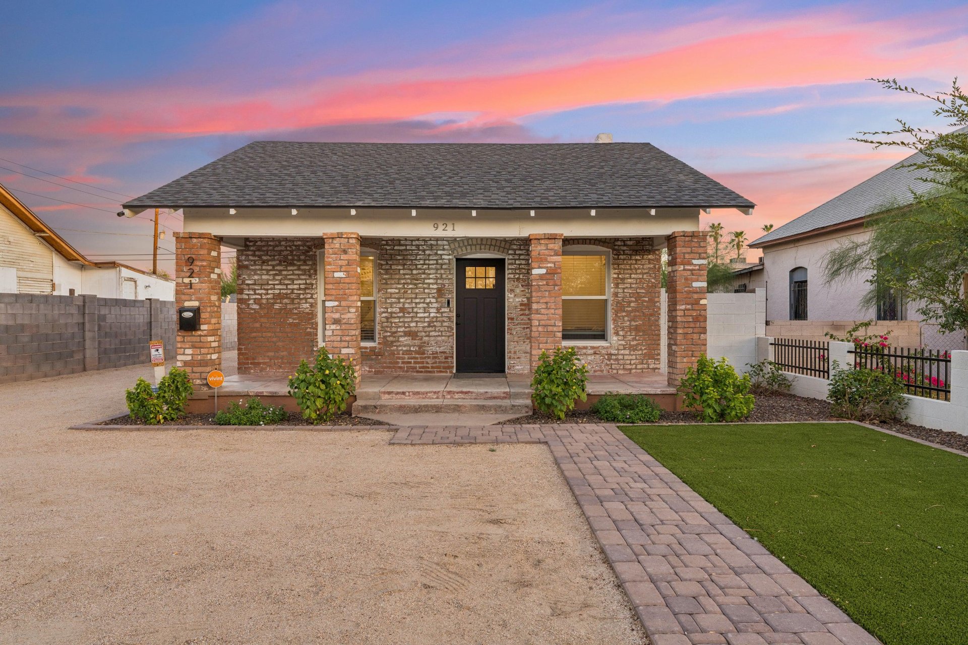 Enjoy your stay at Century Cottage, your home away from home
Welcome to Century Cottage, a 1 bedroom, 2 bathroom home located in Phoenix, AZ