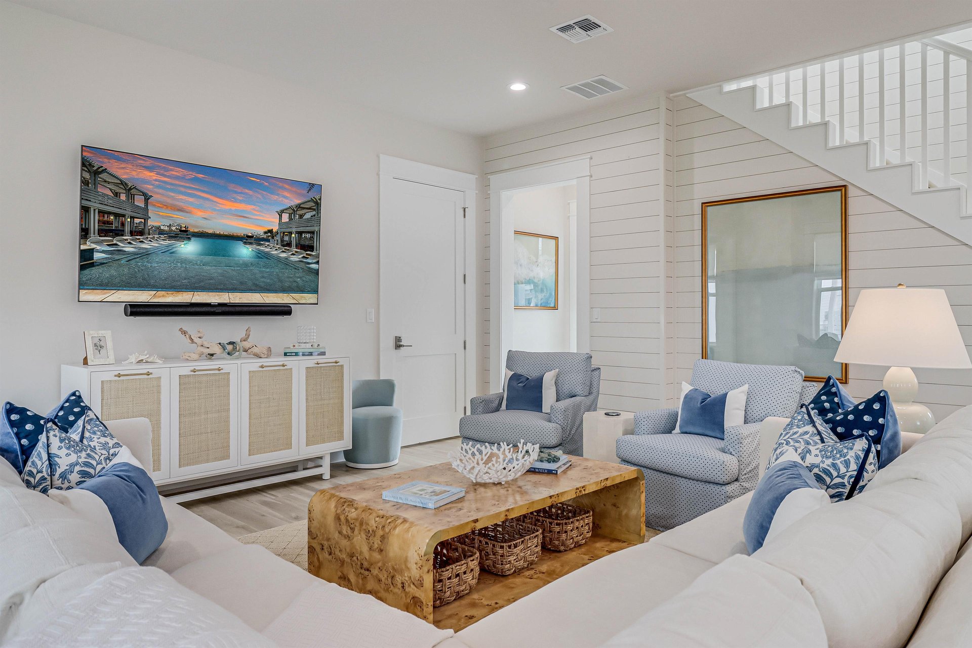 Living Area, 1st Floor