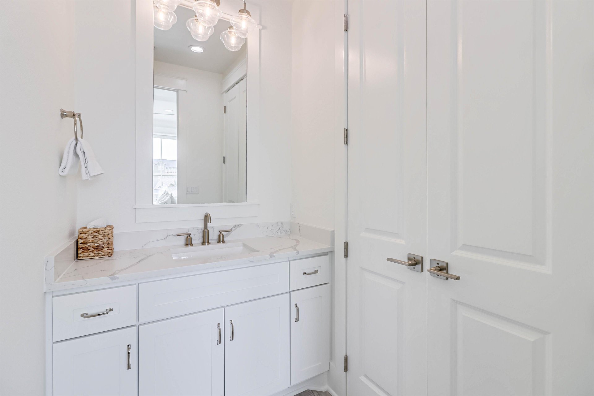 Second King Suite Bathroom, 1st Floor