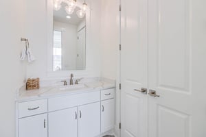 Second King Suite Bathroom, 1st Floor