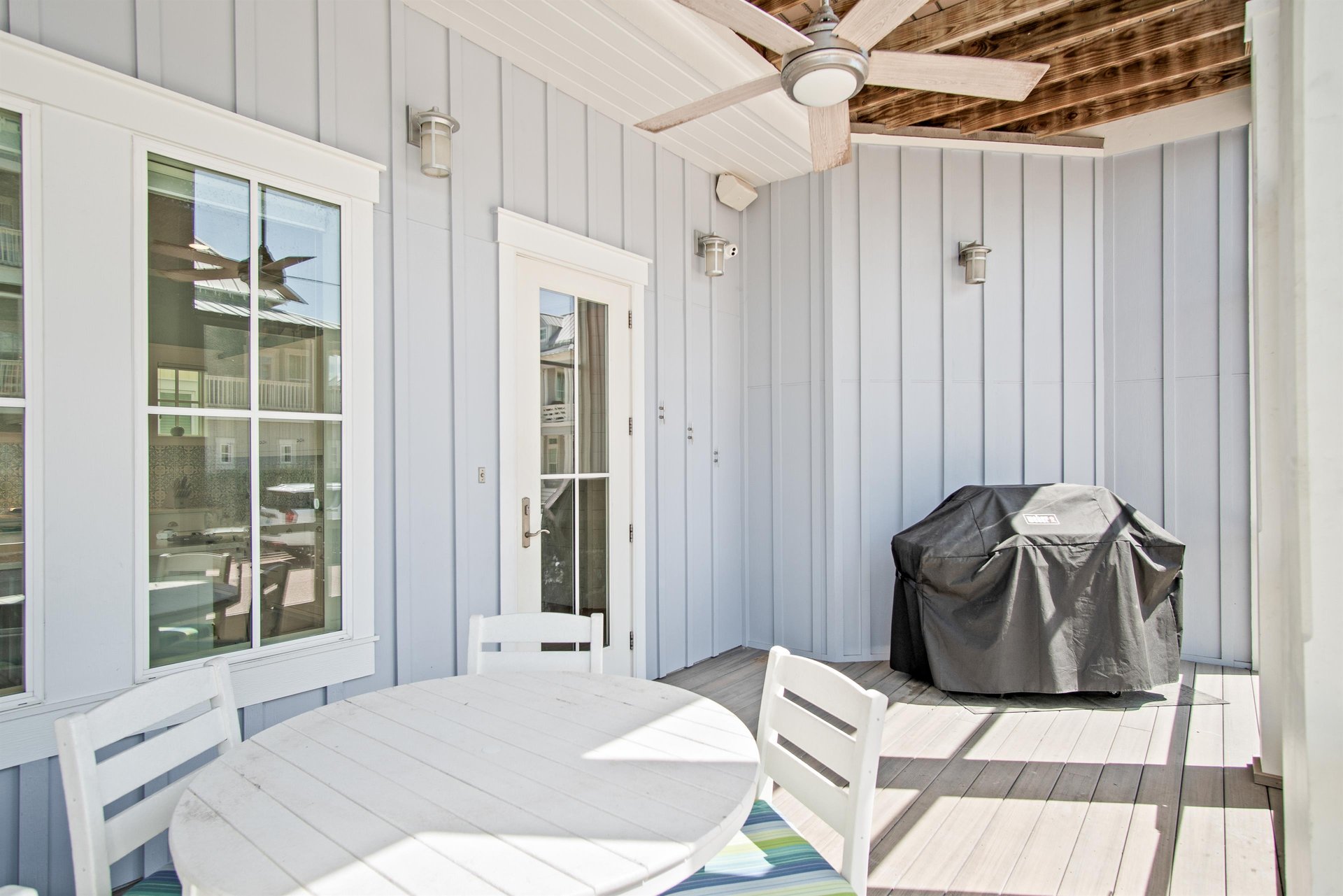 Screened in Side Porch, 1st Floor