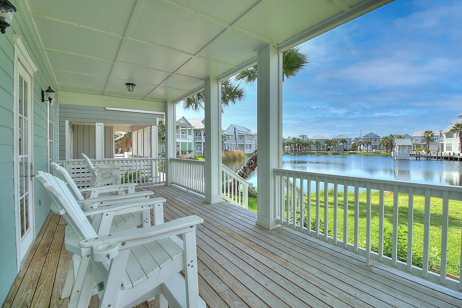 Lakeside Porch, 1st Floor Primary Suite