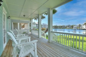 Lakeside Porch, 1st Floor Primary Suite