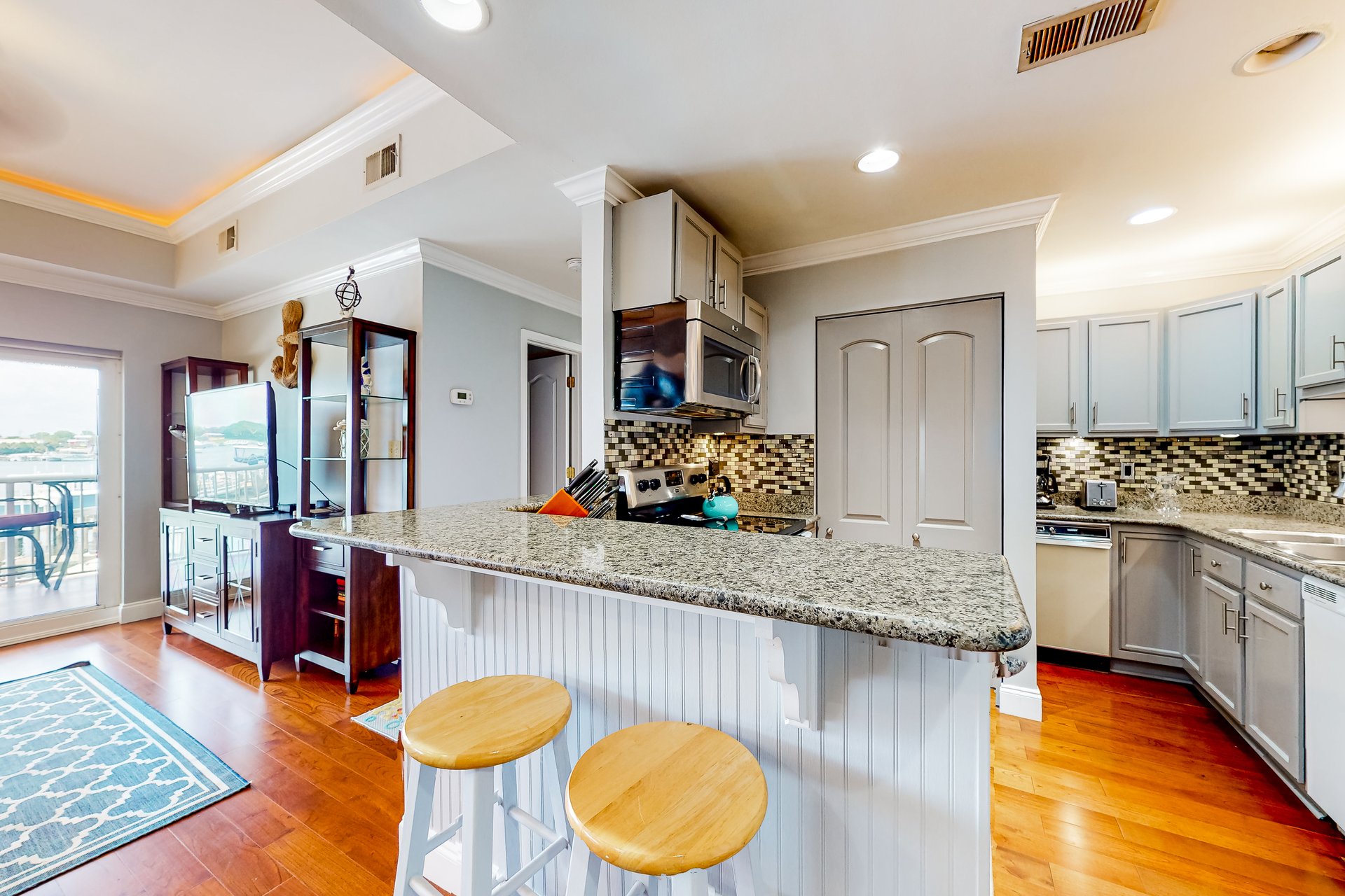 Sun King Yacht Club 2C 11