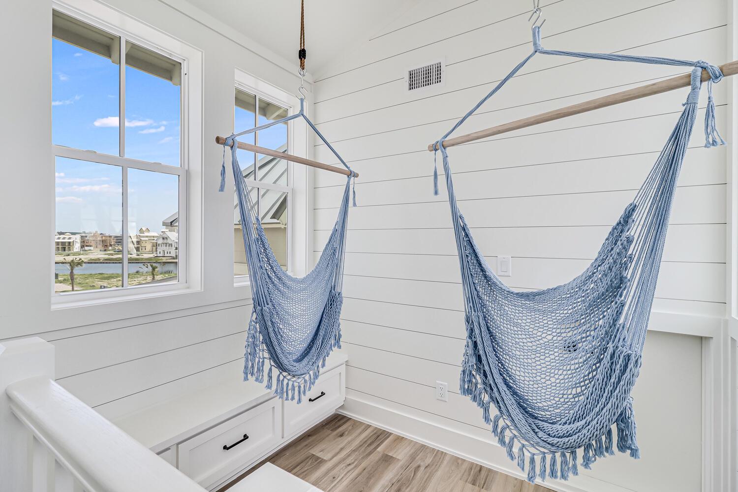 3rd Floor Perch with Lake View