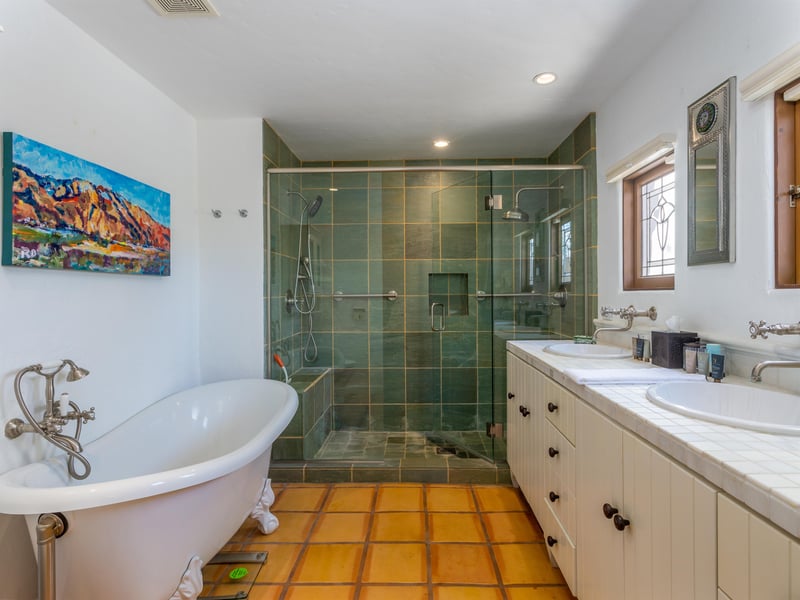 Spalike ensuite bathroom