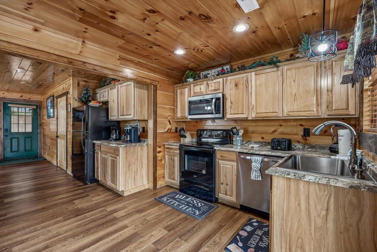 16Kitchen