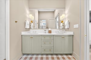 1st Floor, Bunk Bathroom