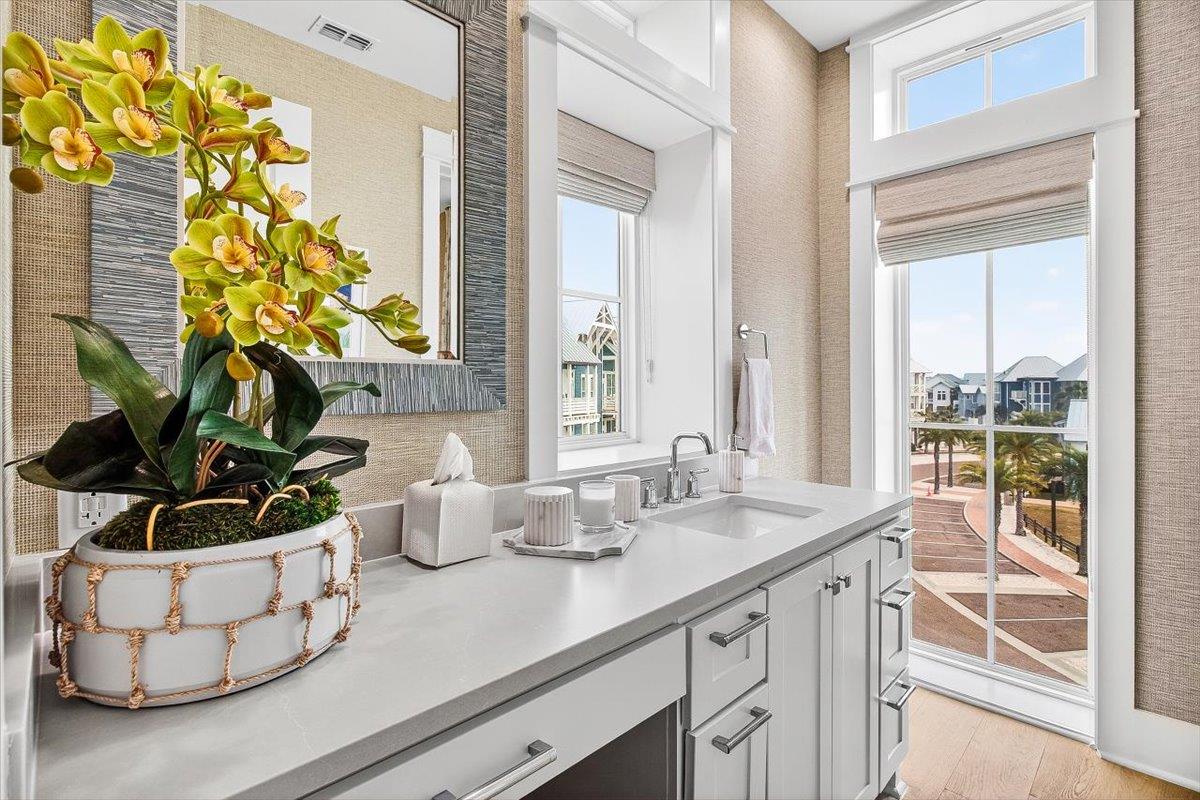 Primary King Bathroom, 1st Floor