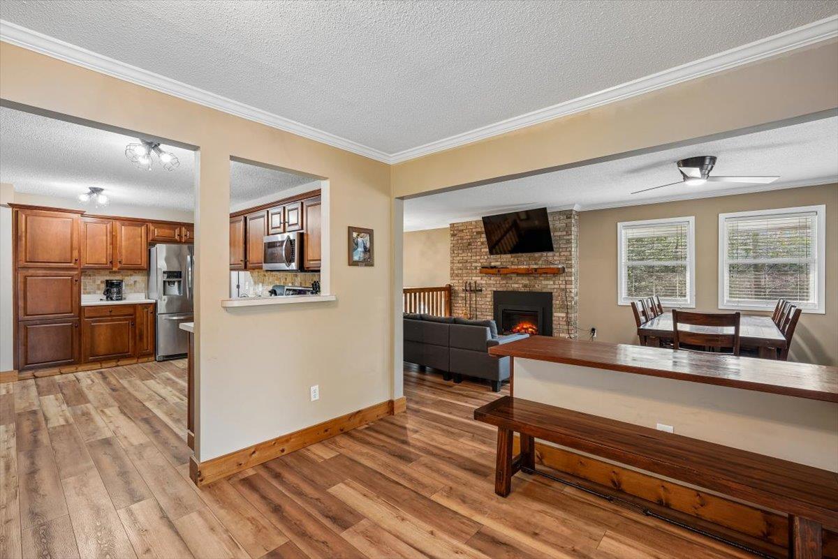 27Breakfast Room