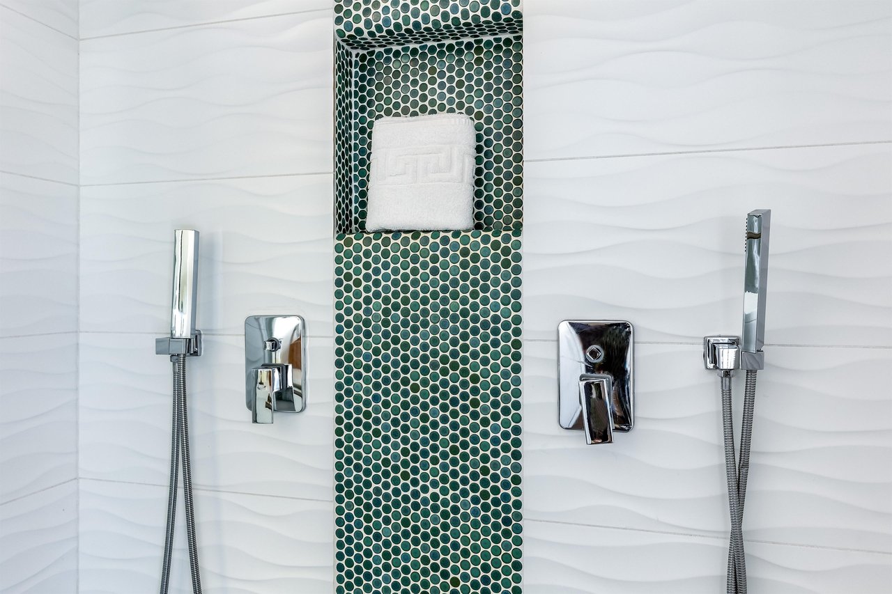 Guest shower