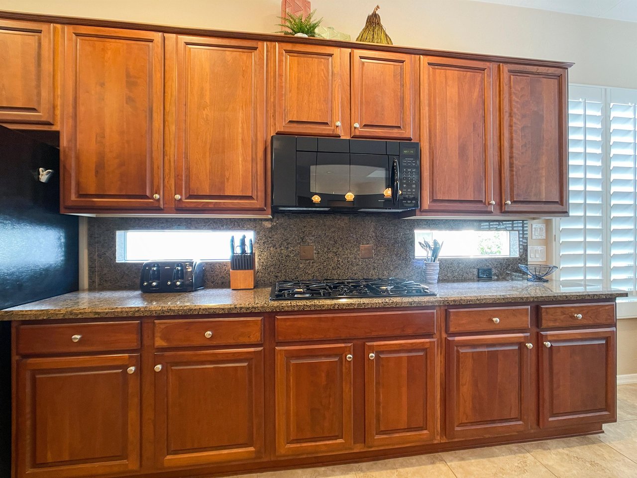 Kitchen amenities