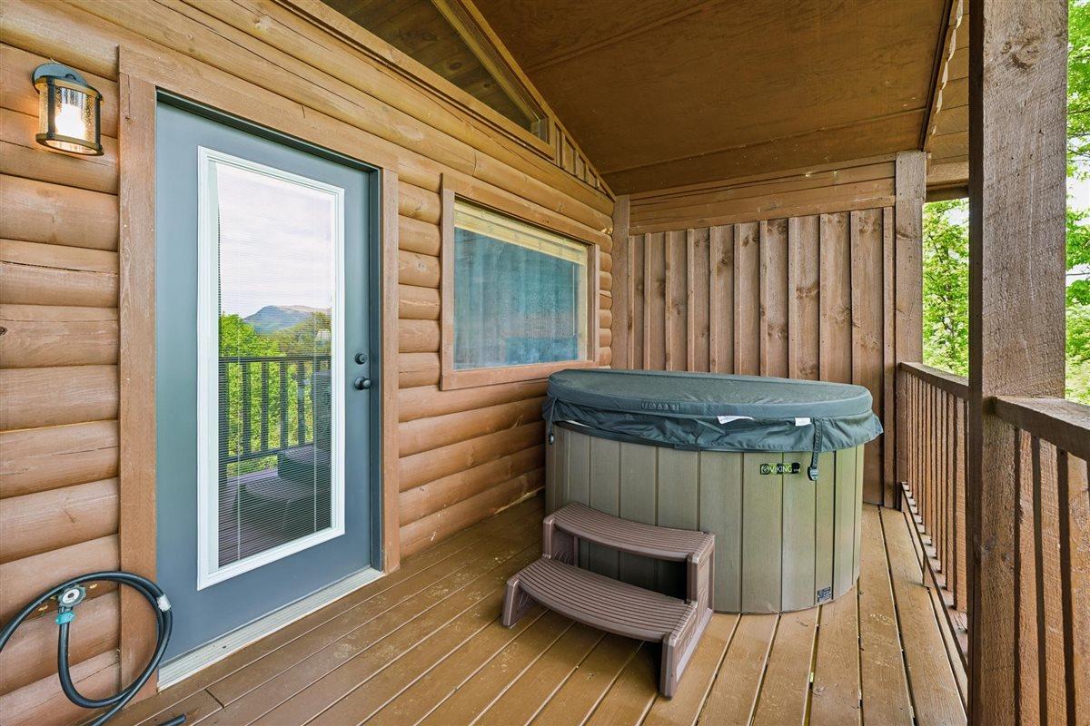 35Hot Tub