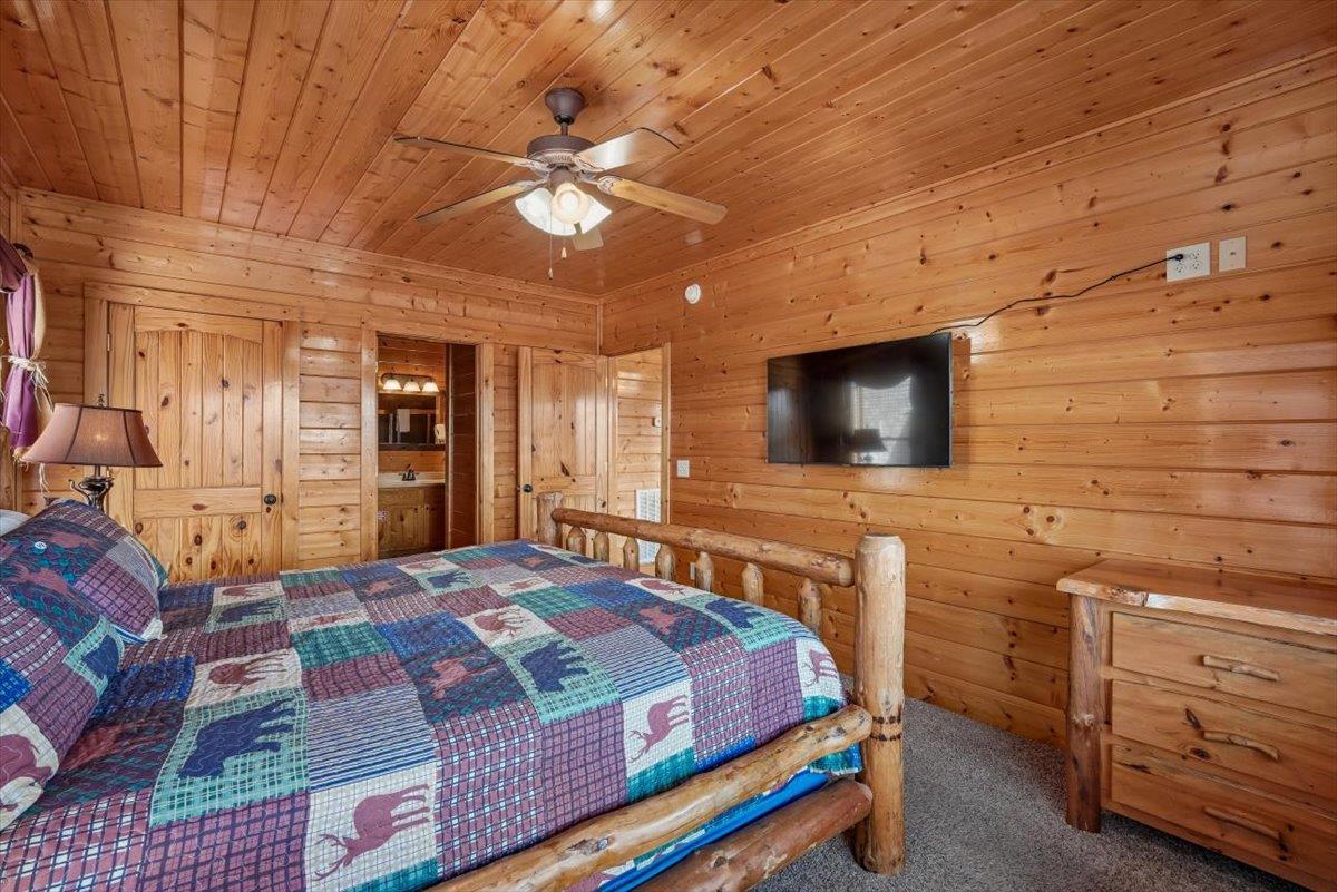 32Primary Bedroom