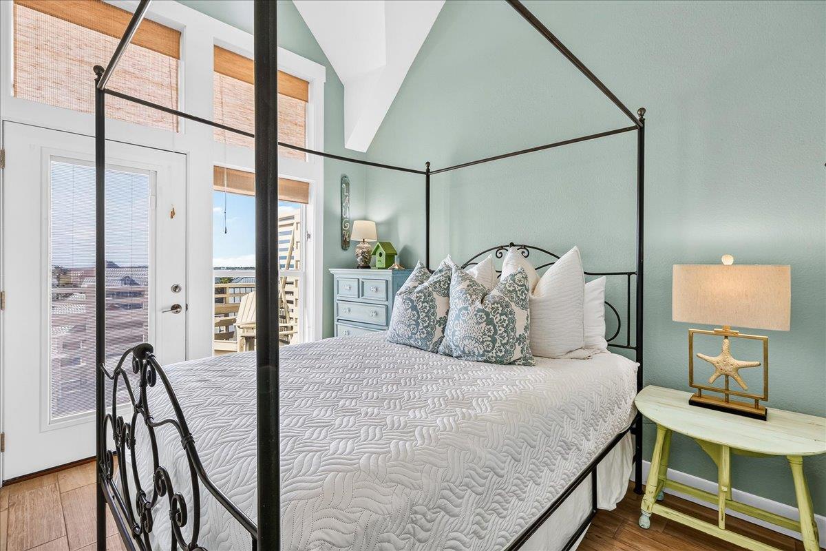 2nd Queen Bedroom, 2nd Floor