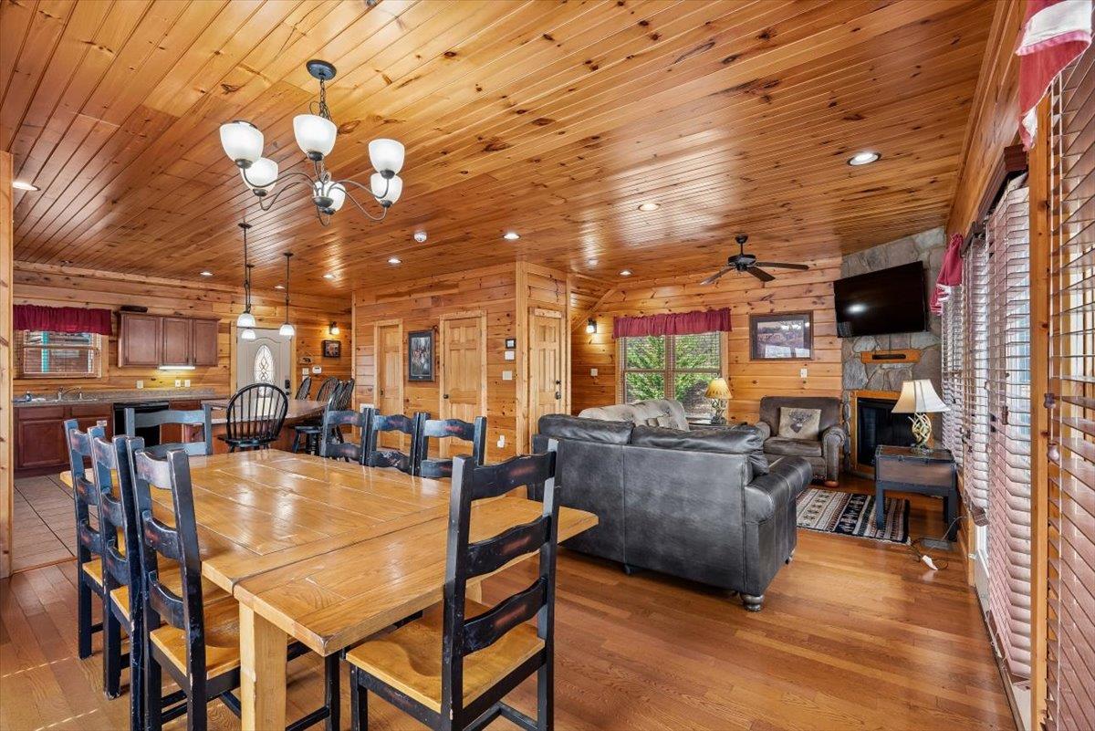 33Dining Room